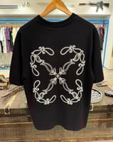 تيشيرت اوف وايت اسود بشعار مطرز