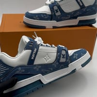 حذاء لويس فيتون أبيض وأزرق