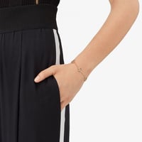 سوارة فندي لون ذهبي