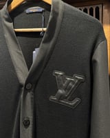 سويتر لويس فيتون اسود