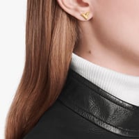 حلق لويس فيتون لون ذهبي