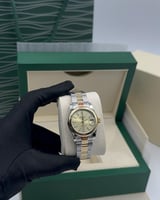 ساعة رولكس نسائية 28mm بدخليه ذهبية