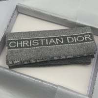 وشاح ديور سكري ورمادي