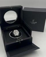 ساعة هوبلت سوداء بكرستال