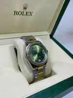 ساعة رولكس لون أخضر
