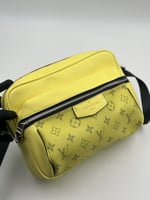 شنطة لويس فيتون لون أصفر