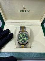 ساعة رولكس لون أخضر