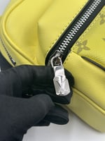 شنطة لويس فيتون لون أصفر