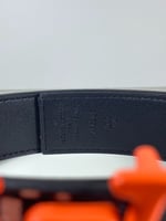 حزام لويس فيتون لون أسود بشعار برتقالي