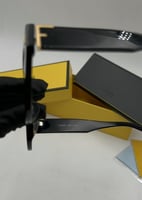 نظارة فندي أسود بشعارF