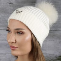 قبعة شتوية برادا لون سكري