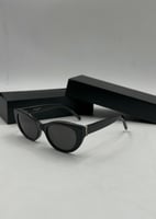 نظارة سان لوران سوداء بشعار فضي