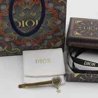 مشبك شعر ديور ذهبي