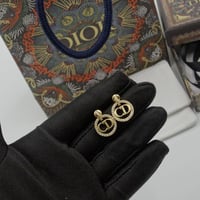 حلق ديور ذهبي