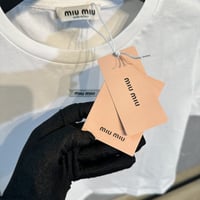 تيشيرت miu miu ابيض