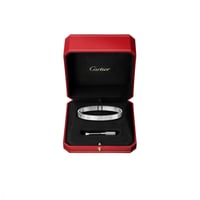 سوارة كارتييه لون فضي بجوهرة