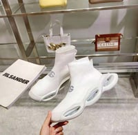 حذاء دولتشي اند قابانا لون ابيض