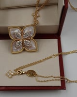 سلسال روبرتو كوين ابيض وذهبي