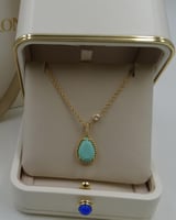 سلسال بوشرون ذهبي بجوهرة سماوية كبيرة