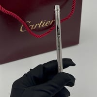 قلم كارتييه فضي نحيف