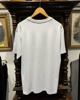 تيشيرت لويفي ابيض بحروف ملونه