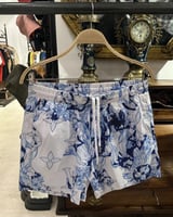 شورت لويس فيتون سماوي وابيض