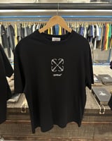 تيشيرت اوف وايت اسود بكرستال