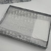 وشاح ديور سكري ورمادي