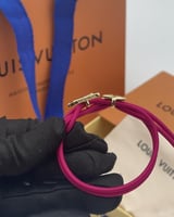 سوارة لويس فيتون ورديه