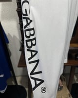 تيشيرت دولتشي اند قابانا بطباعة جانبيه