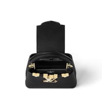 شنطة لويس فيتون Capucines Nano