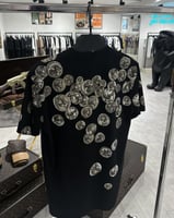 تيشيرت دولتشي اند قابانا بشعار قرش