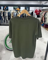 تيشيرت ديور زيتي بشعار مخيط