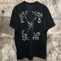 تيشيرت اوف وايت بشعار ابيض