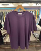 تيشيرت اوف وايت بنفسجي غامق بشعار اسود