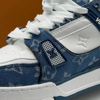 حذاء لويس فيتون أبيض وأزرق