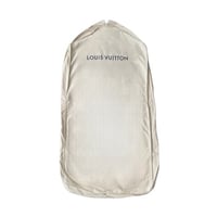 غطاء ملابس لويس فيتون