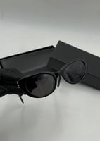 نظارة سان لوران سوداء بشعار فضي