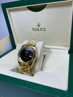 ساعة رولكس لون ذهبي