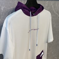 تيشيرت ابيض و بنفسجي مع هودي BLK