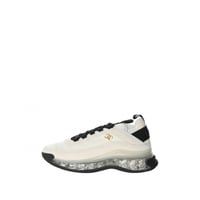 حذاء شانيل لون أبيض