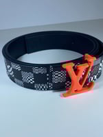حزام لويس فيتون لون أسود بشعار برتقالي