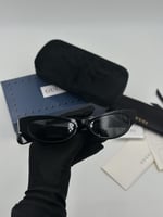 نظارة قوتشي سوداء باطراف فضيه