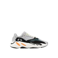 حذاء إيزي 700