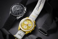 ساعة OMEGA& Swatch لون سماوي