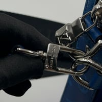 شنطة لويس فيتون لون ازرق