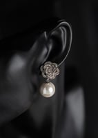 حلق شانيل ديزاين لؤلؤ ماركة Elegance Lovers