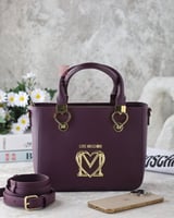 شنطة كتف/كروس ماركة لوف موسكينو - عنابي