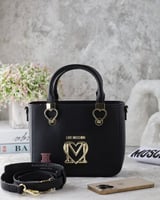 شنطة كتف/كروس ماركة لوف موسكينو - أسود