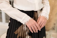 بلوزة بتصميم انيق